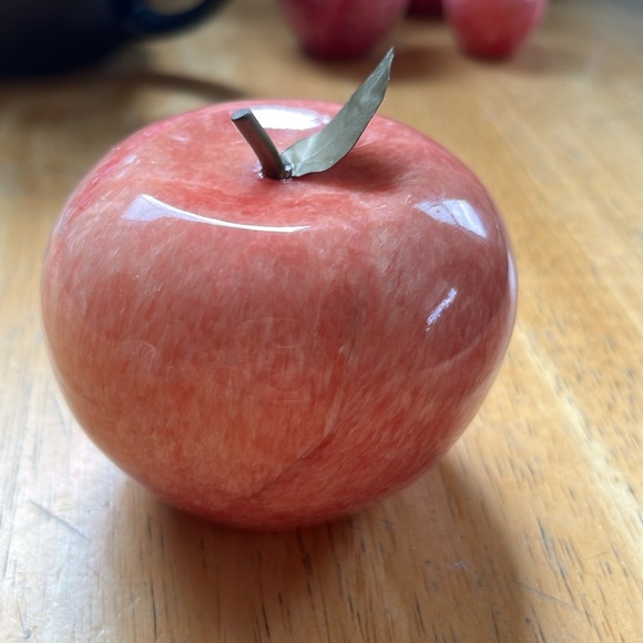 Solid marble with brass leaf paper weight - Picture 4 of 4